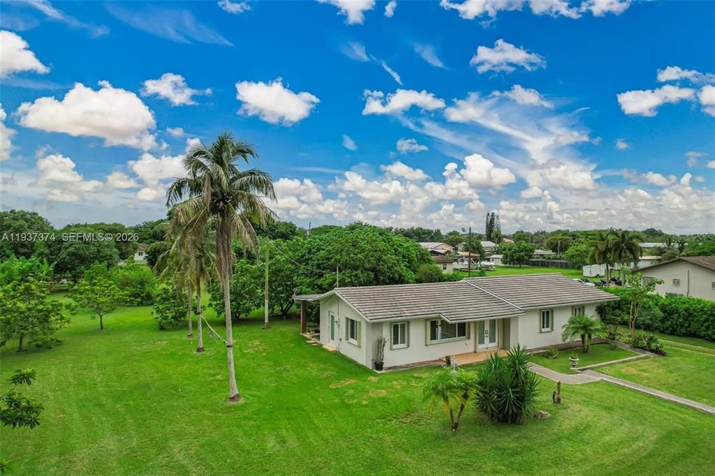 En Venta: $970,000 (3 camas, 2 baños, 1545 Pies cuadrados)