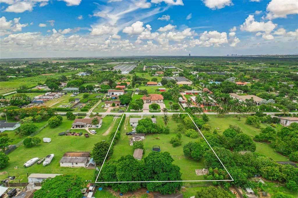 En Venta: $970,000 (3 camas, 2 baños, 1545 Pies cuadrados)