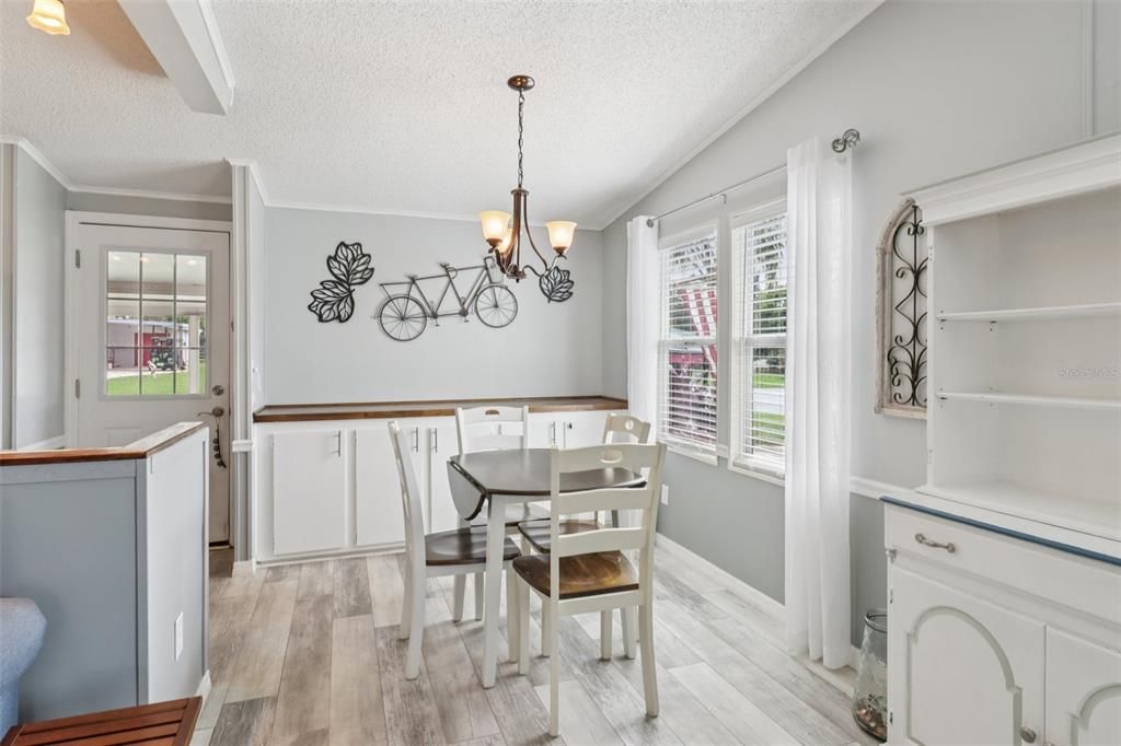 For Sale: $217,000 (2 beds, 2 baths, 1149 Square Feet)