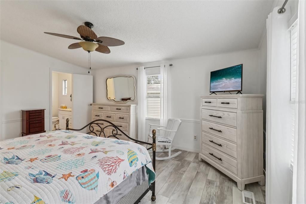 For Sale: $217,000 (2 beds, 2 baths, 1149 Square Feet)