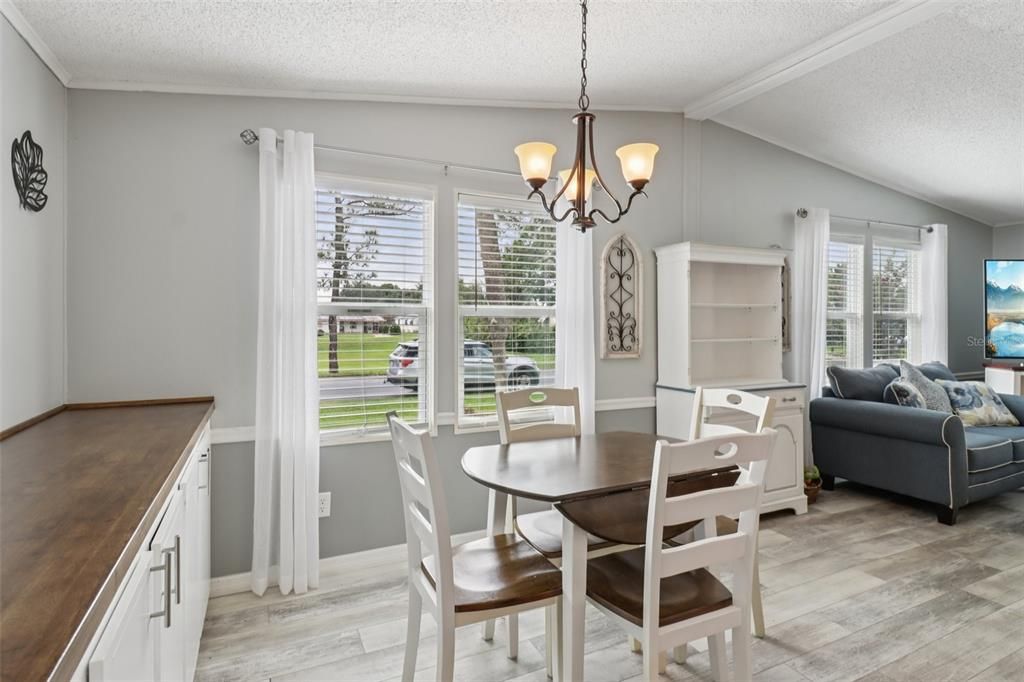 For Sale: $217,000 (2 beds, 2 baths, 1149 Square Feet)