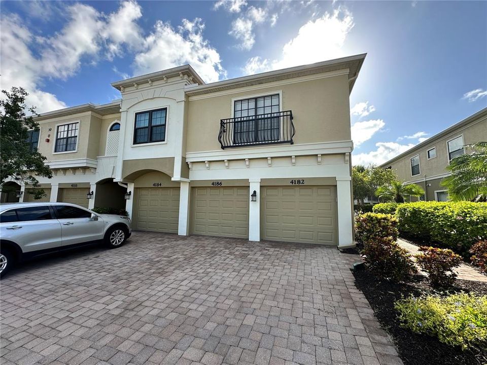For Rent: $2,700 (3 beds, 2 baths, 1381 Square Feet)