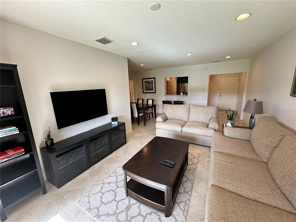 For Rent: $2,700 (3 beds, 2 baths, 1381 Square Feet)