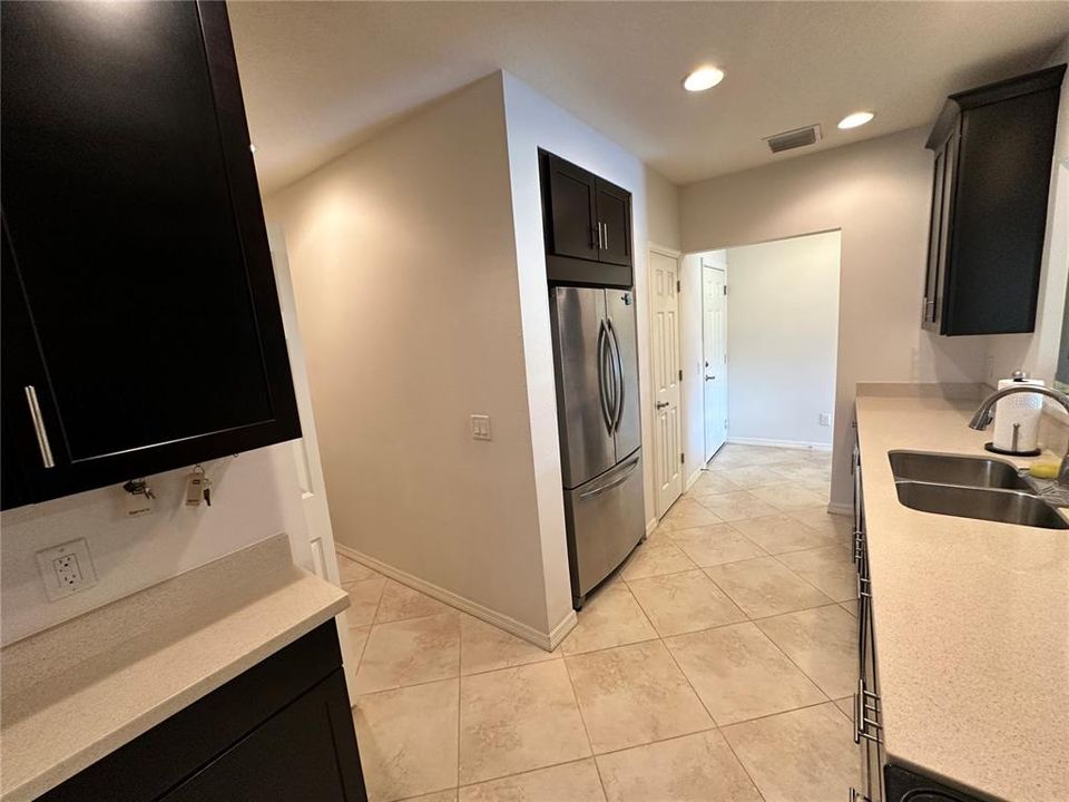 For Rent: $2,700 (3 beds, 2 baths, 1381 Square Feet)