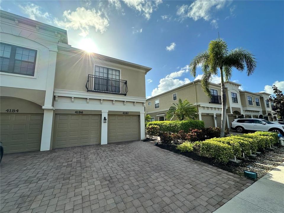 For Rent: $2,700 (3 beds, 2 baths, 1381 Square Feet)