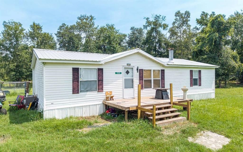 For Sale: $295,000 (3 beds, 2 baths, 1300 Square Feet)