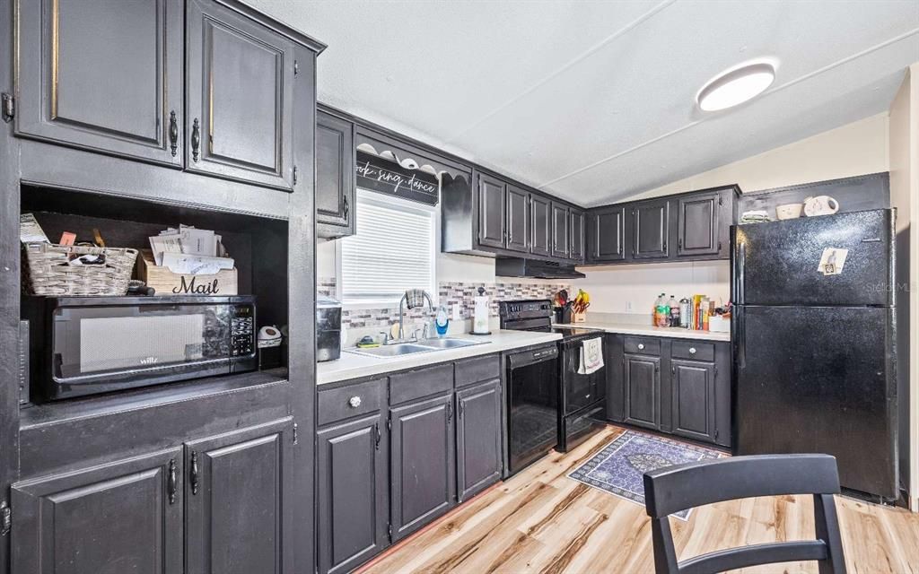 For Sale: $295,000 (3 beds, 2 baths, 1300 Square Feet)
