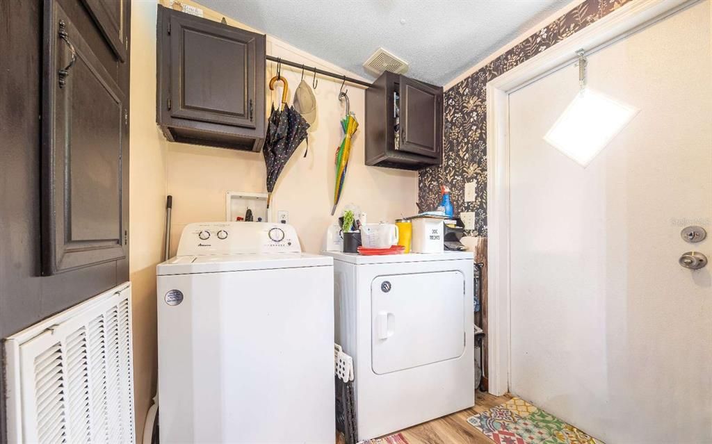 For Sale: $295,000 (3 beds, 2 baths, 1300 Square Feet)