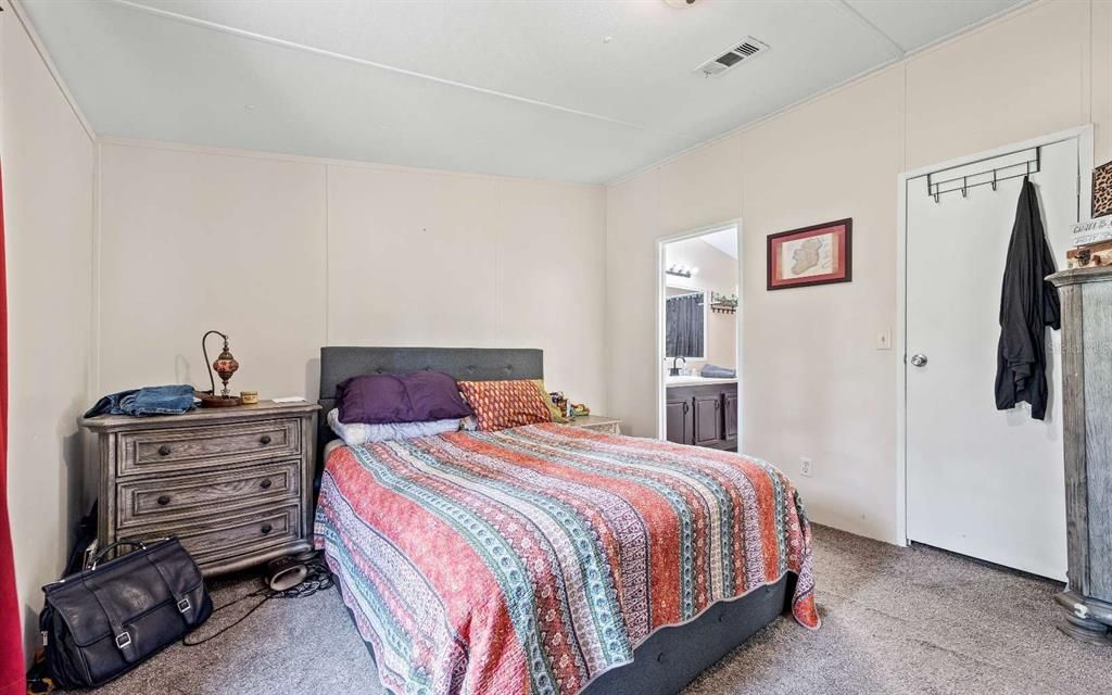 For Sale: $295,000 (3 beds, 2 baths, 1300 Square Feet)