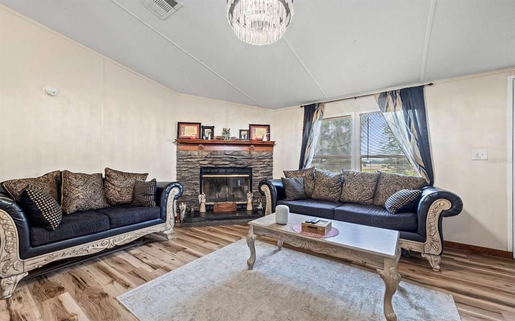 For Sale: $295,000 (3 beds, 2 baths, 1300 Square Feet)