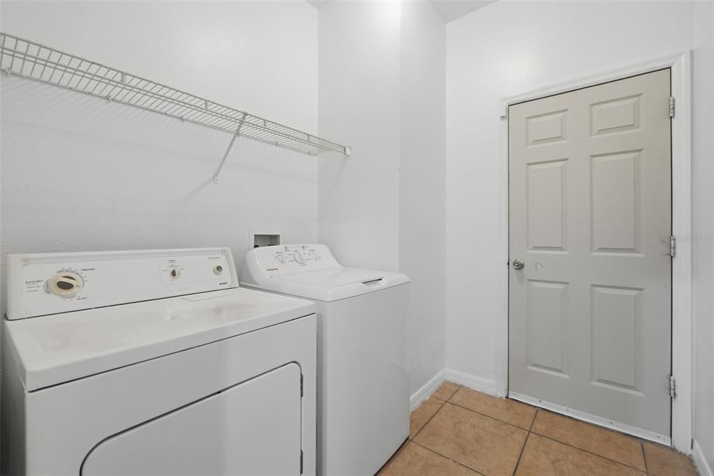 На продажу: $449,999 (3 спален, 2 ванн, 2746 Квадратных фут)