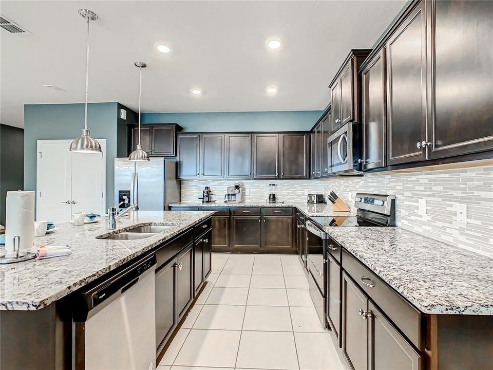 For Sale: $945,000 (10 beds, 8 baths, 4399 Square Feet)