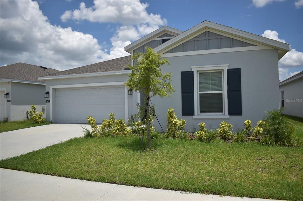 For Sale: $300,000 (4 beds, 2 baths, 1955 Square Feet)