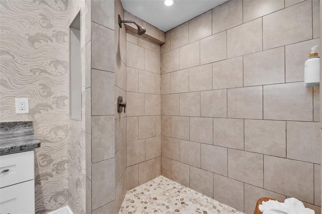 На продажу: $799,000 (4 спален, 2 ванн, 1754 Квадратных фут)