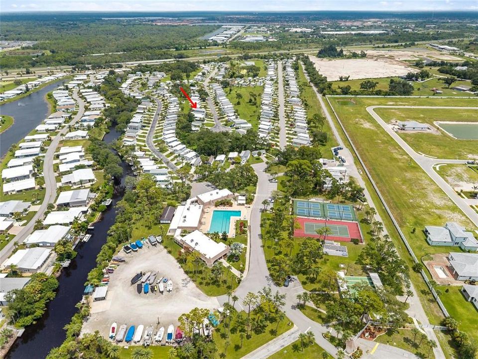 На продажу: $225,000 (2 спален, 2 ванн, 720 Квадратных фут)