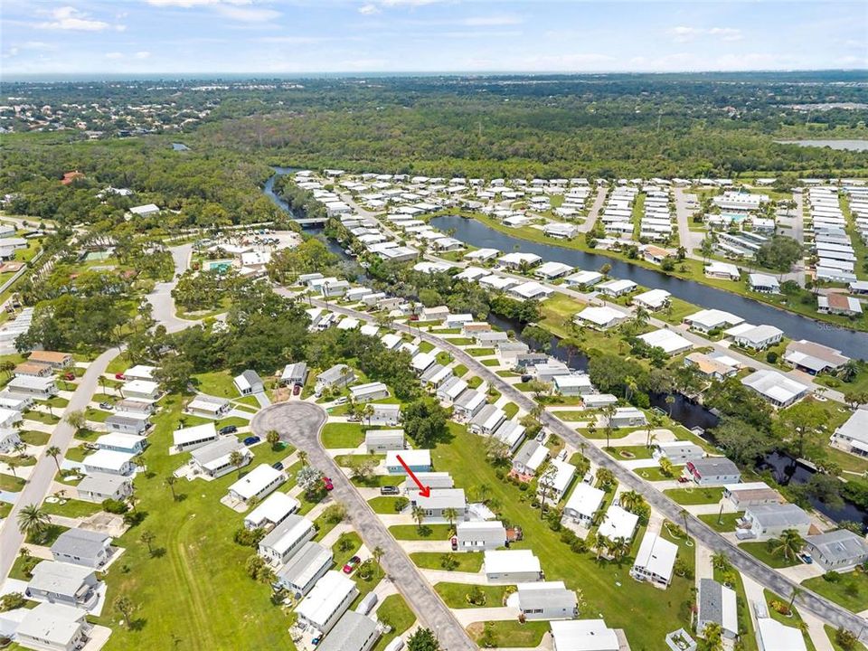 На продажу: $225,000 (2 спален, 2 ванн, 720 Квадратных фут)