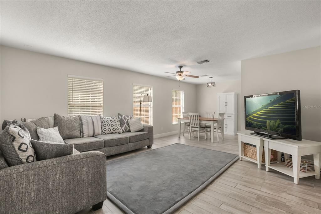 For Sale: $399,999 (3 beds, 2 baths, 1436 Square Feet)