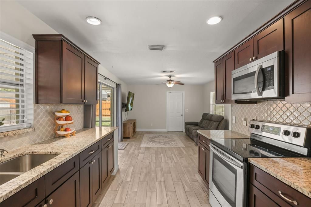 For Sale: $399,999 (3 beds, 2 baths, 1436 Square Feet)