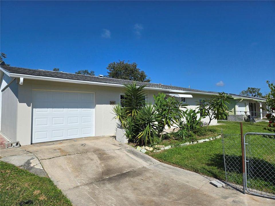 For Rent: $1,900 (2 beds, 2 baths, 916 Square Feet)