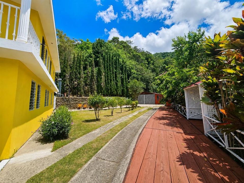 На продажу: $549,900 (8 спален, 0 ванн, 3640 Квадратных фут)