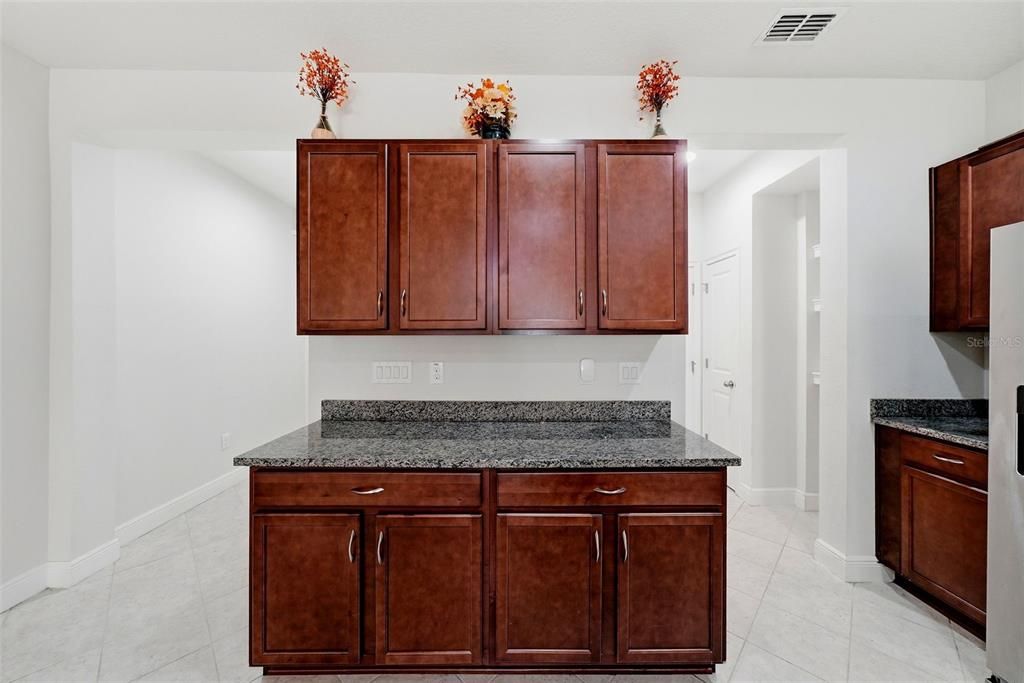 For Sale: $300,000 (3 beds, 2 baths, 1716 Square Feet)