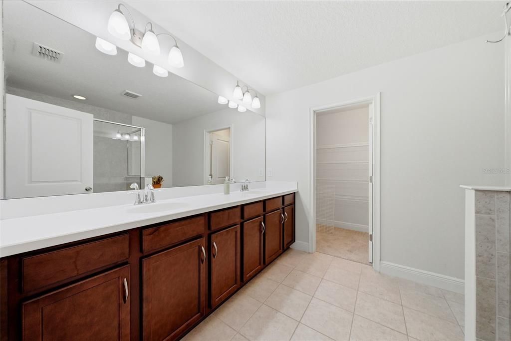 For Sale: $300,000 (3 beds, 2 baths, 1716 Square Feet)