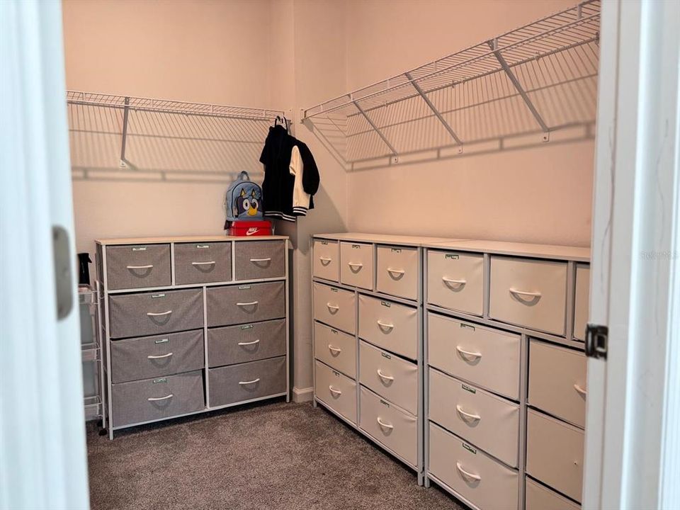 На продажу: $419,900 (4 спален, 2 ванн, 2439 Квадратных фут)