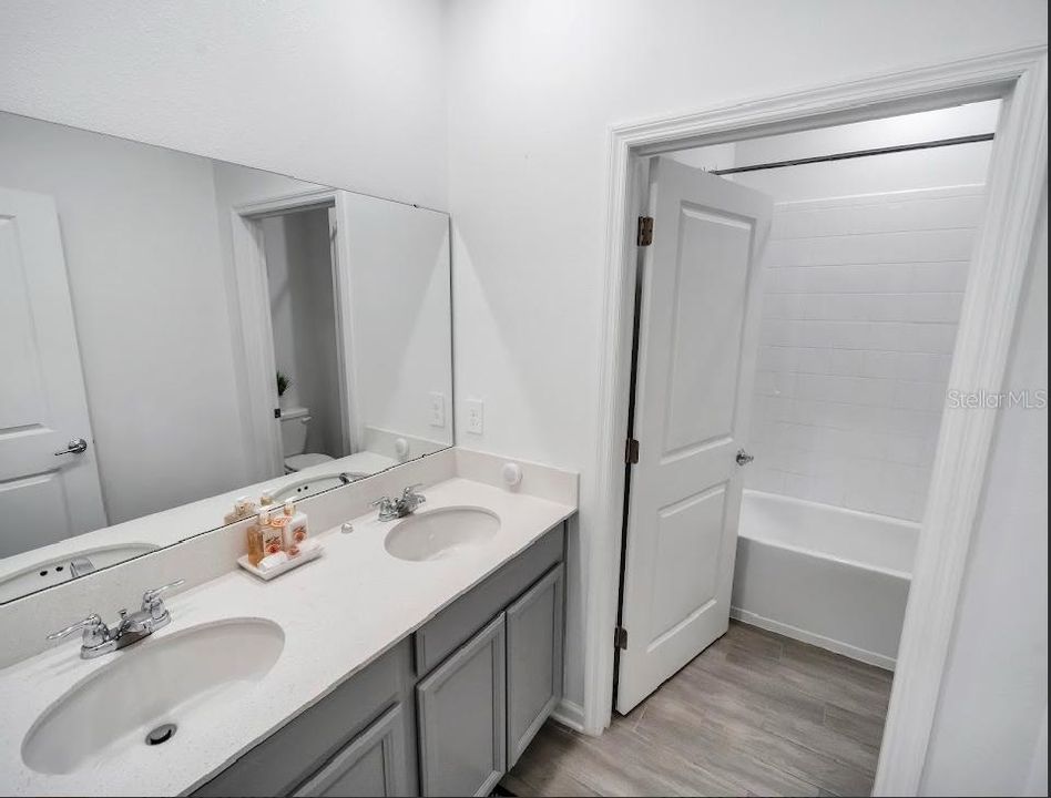 На продажу: $419,900 (4 спален, 2 ванн, 2439 Квадратных фут)