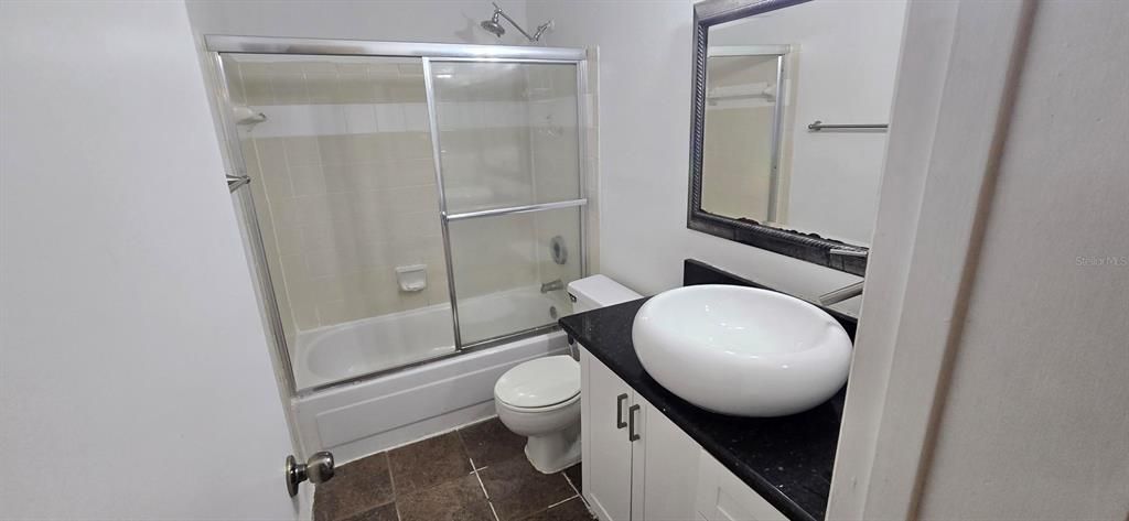 На продажу: $159,990 (2 спален, 2 ванн, 937 Квадратных фут)