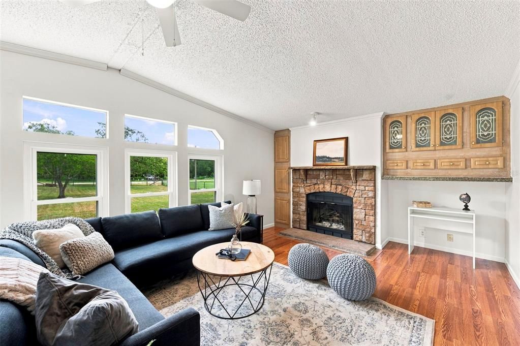 For Sale: $299,000 (4 beds, 2 baths, 1863 Square Feet)