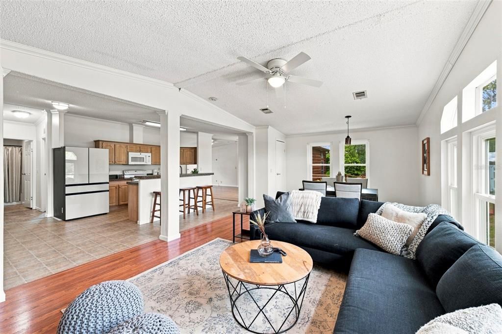 For Sale: $299,000 (4 beds, 2 baths, 1863 Square Feet)