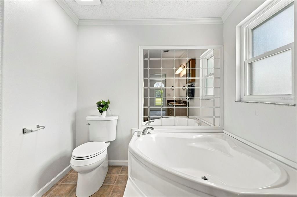 For Sale: $299,000 (4 beds, 2 baths, 1863 Square Feet)