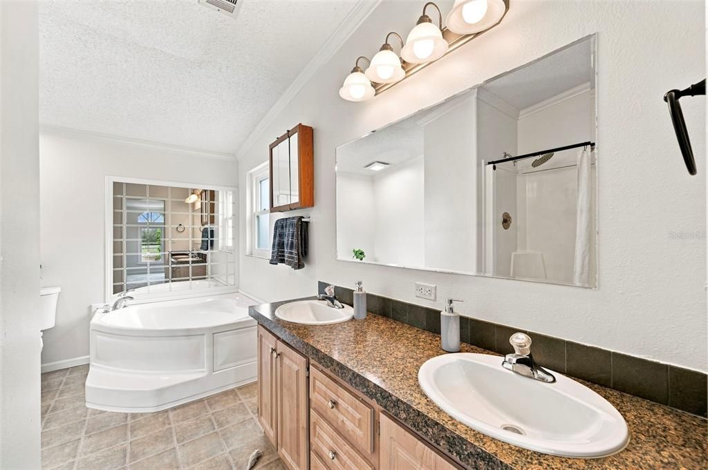 For Sale: $299,000 (4 beds, 2 baths, 1863 Square Feet)
