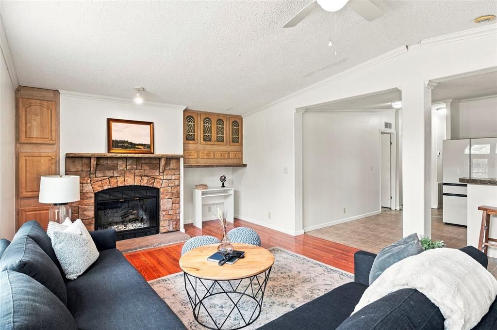 For Sale: $299,000 (4 beds, 2 baths, 1863 Square Feet)