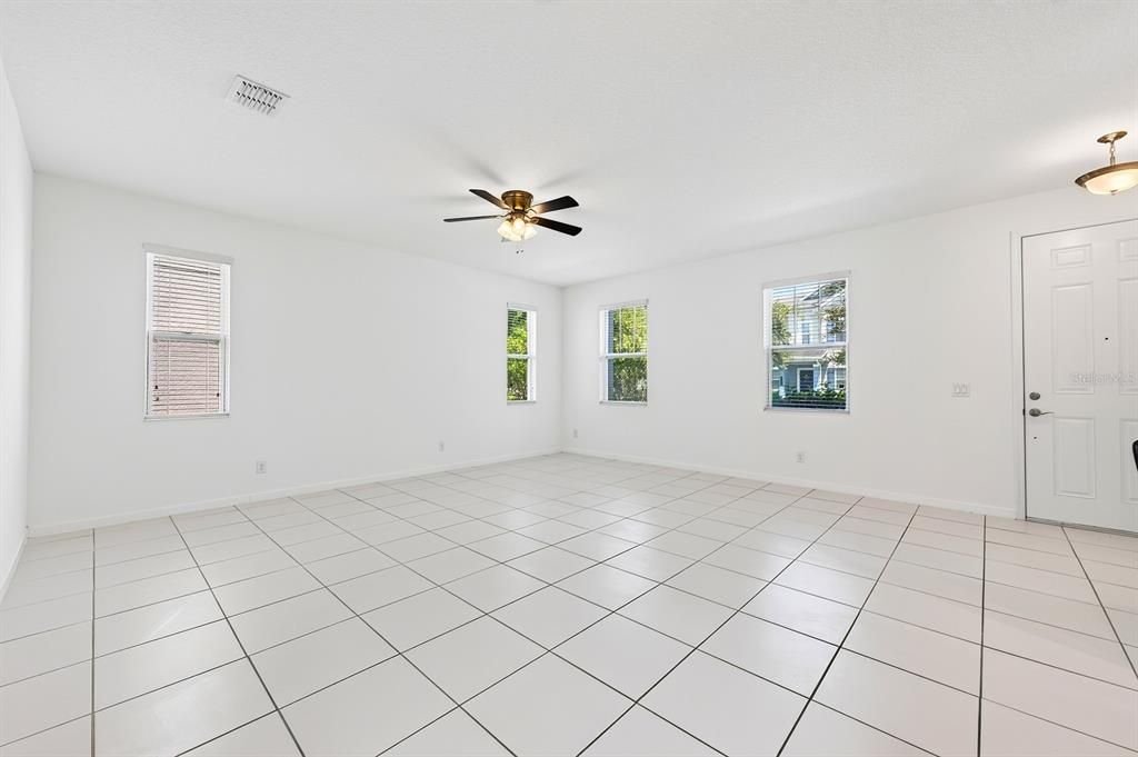 En Venta: $514,900 (4 camas, 2 baños, 2084 Pies cuadrados)