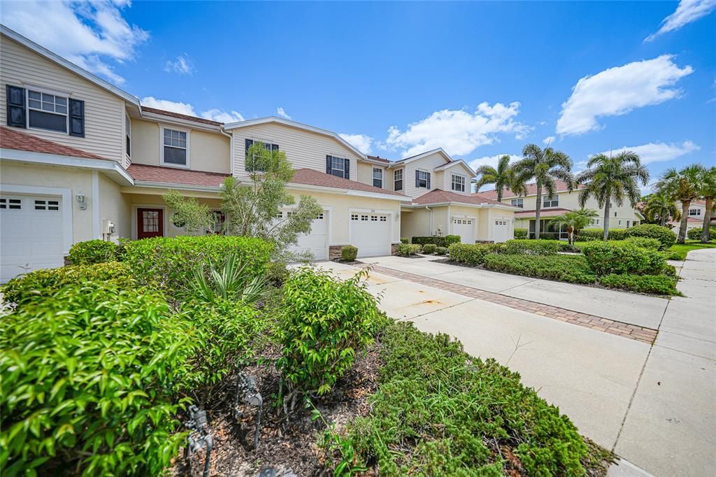 For Sale: $200,000 (2 beds, 2 baths, 1268 Square Feet)