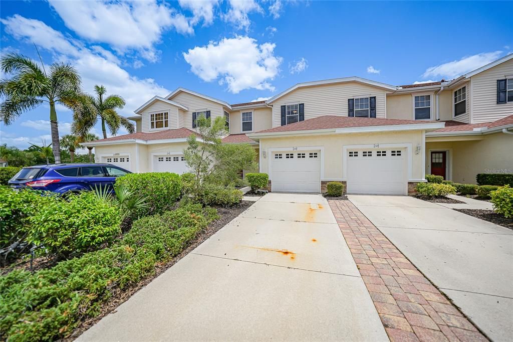 For Sale: $200,000 (2 beds, 2 baths, 1268 Square Feet)