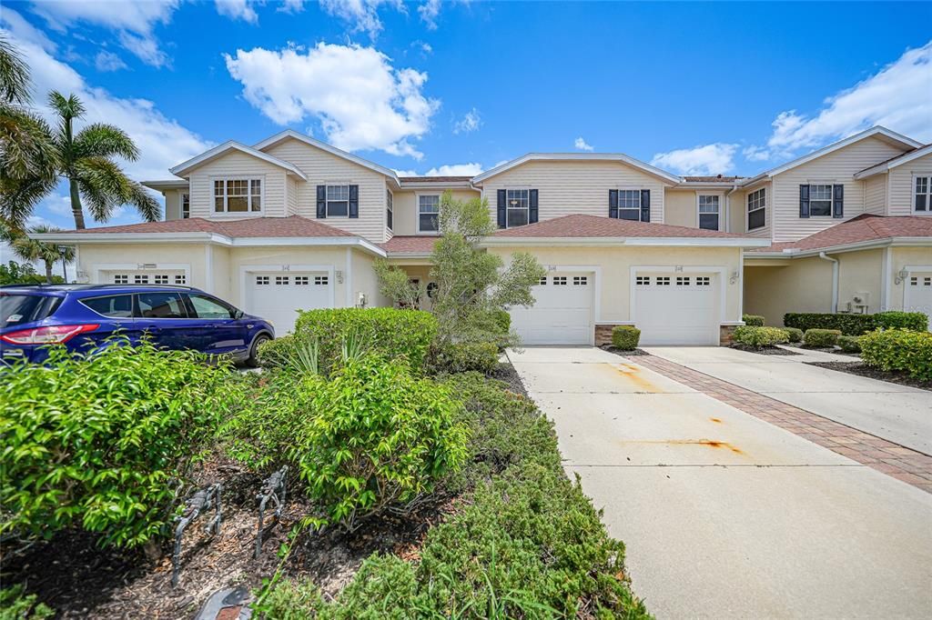 For Sale: $200,000 (2 beds, 2 baths, 1268 Square Feet)