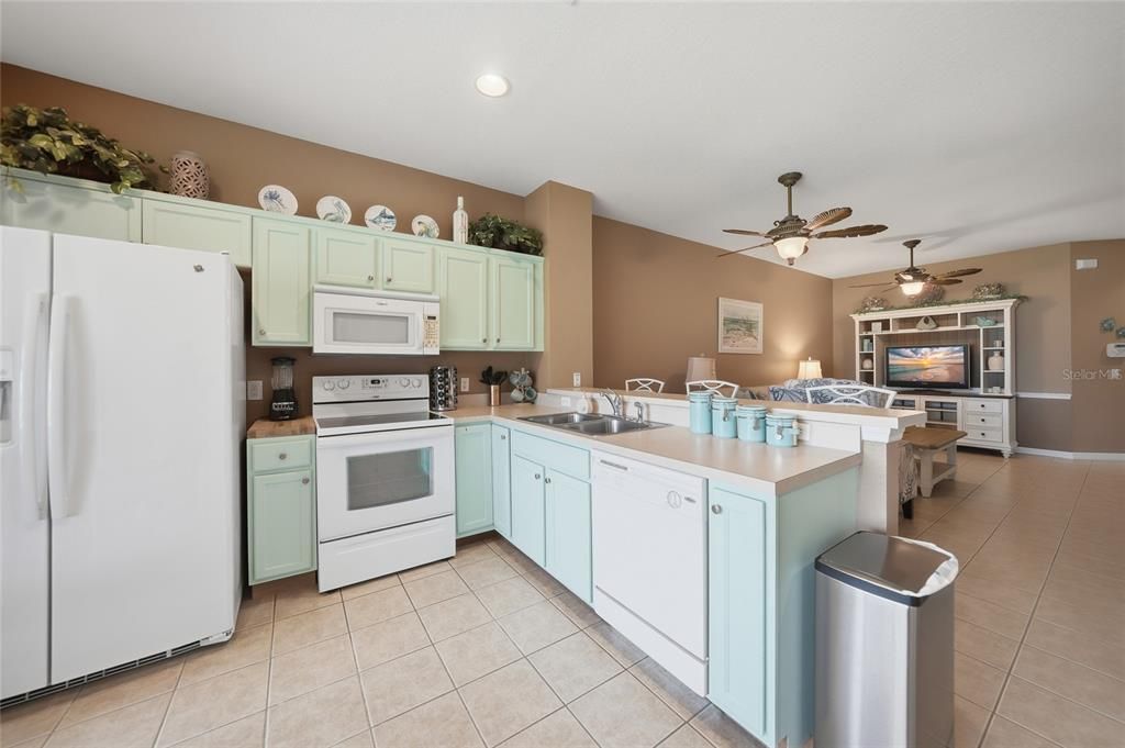 For Sale: $200,000 (2 beds, 2 baths, 1268 Square Feet)