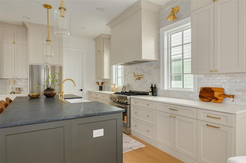 For Sale: $1,450,000 (5 beds, 4 baths, 3299 Square Feet)