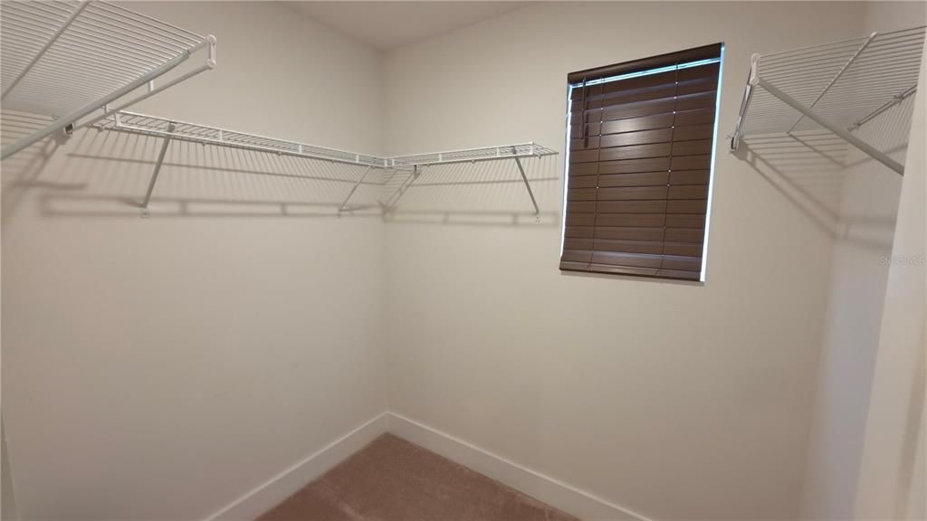 En Renta: $2,500 (4 camas, 3 baños, 2200 Pies cuadrados)