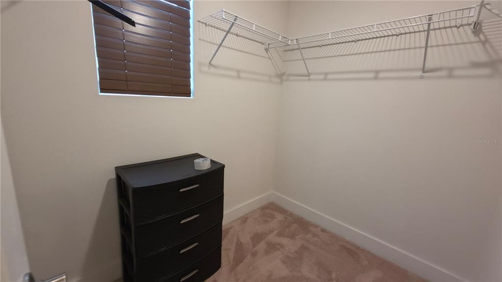 En Renta: $2,500 (4 camas, 3 baños, 2200 Pies cuadrados)