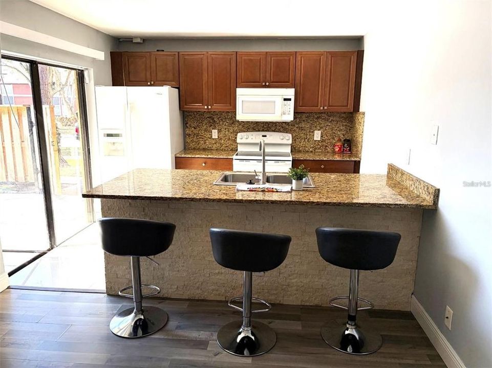 For Sale: $216,000 (2 beds, 2 baths, 1285 Square Feet)