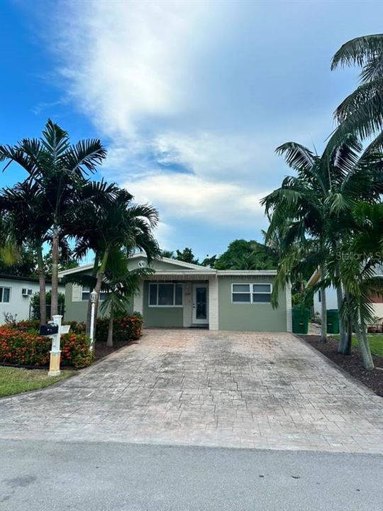 Active With Contract: $380,000 (2 beds, 1 baths, 1575 Square Feet)