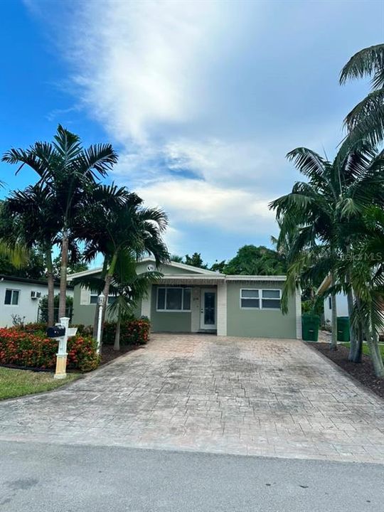 Active With Contract: $380,000 (2 beds, 1 baths, 1575 Square Feet)