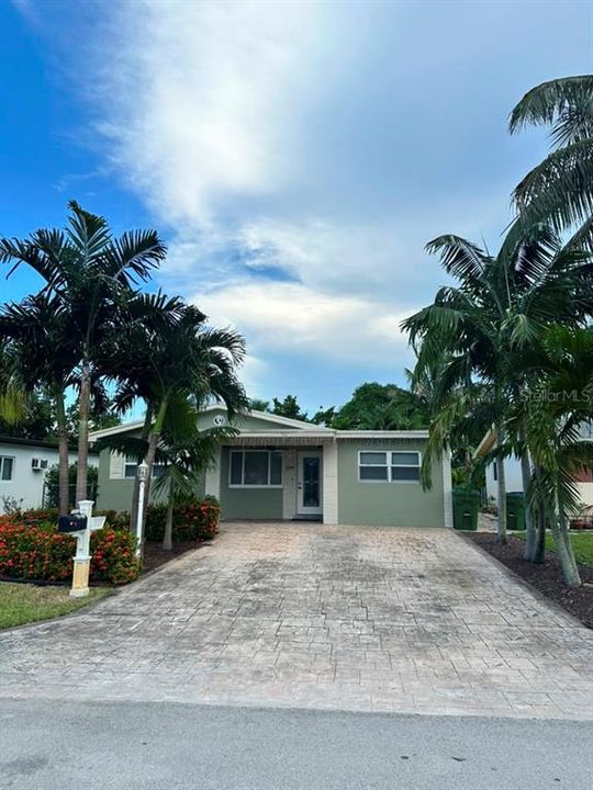 Active With Contract: $380,000 (2 beds, 1 baths, 1575 Square Feet)