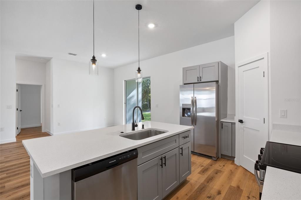 For Sale: $323,000 (4 beds, 3 baths, 1870 Square Feet)