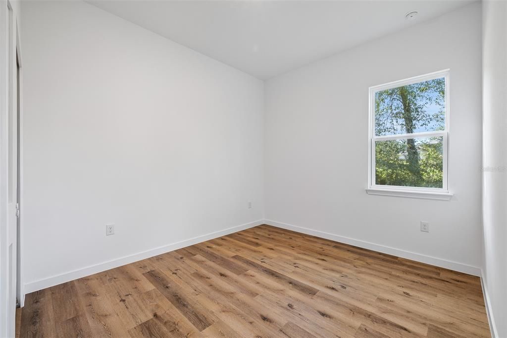 For Sale: $323,000 (4 beds, 3 baths, 1870 Square Feet)