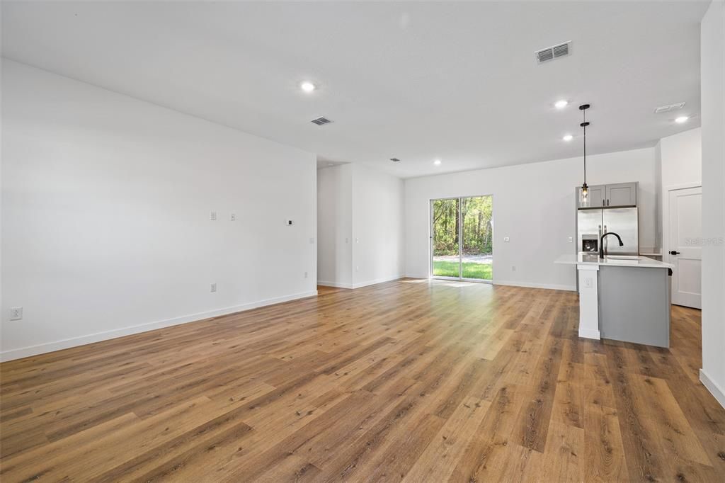 For Sale: $323,000 (4 beds, 3 baths, 1870 Square Feet)