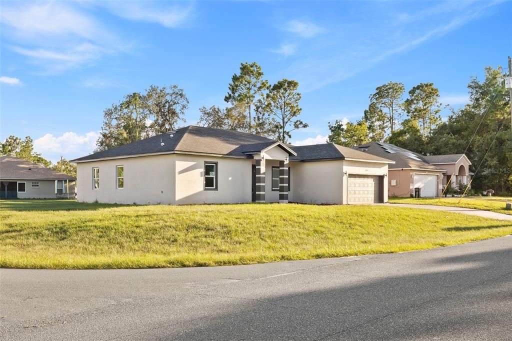 For Sale: $323,000 (4 beds, 3 baths, 1870 Square Feet)